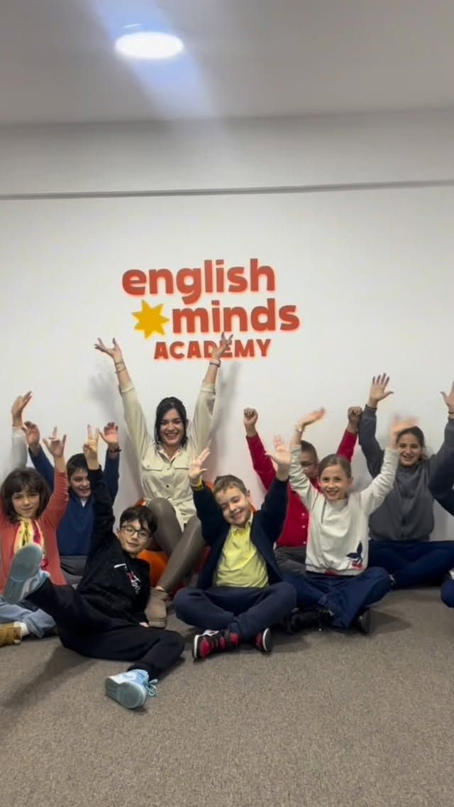 Copii bucuroși la English Minds